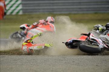 Valentino Rossi Crash MotoGP Motegi 2011