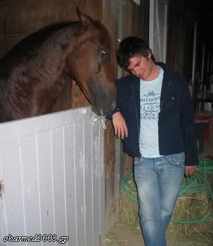 http://i1015.photobucket.com/albums/af279/SacyLyssPhoebe/39019370.jpg?t=1257601296