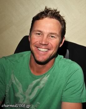 http://i1015.photobucket.com/albums/af279/SacyLyssPhoebe/normal_brian_b_hq_02.jpg?t=1257683036