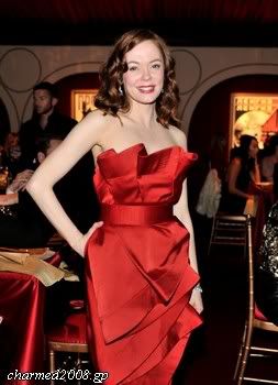 http://i1015.photobucket.com/albums/af279/SacyLyssPhoebe/normal_rose_d_hq_99.jpg?t=1258394582